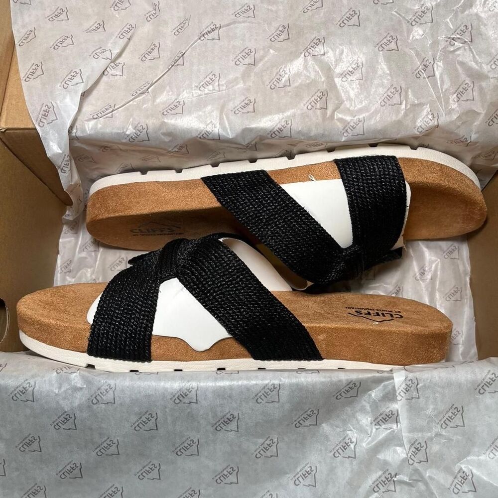 Cliffs by White Mountain Black Strap Sandals